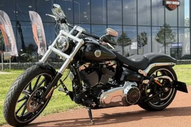 Harley-Davidson Breakout (2014)