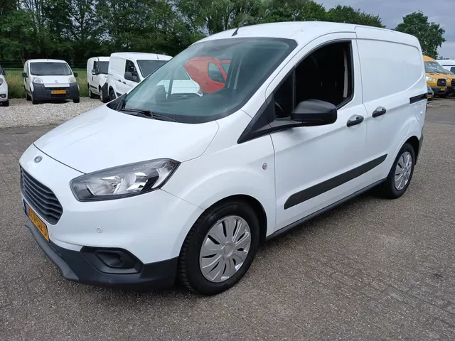 Ford Transit Courier (2023) — foto 1
