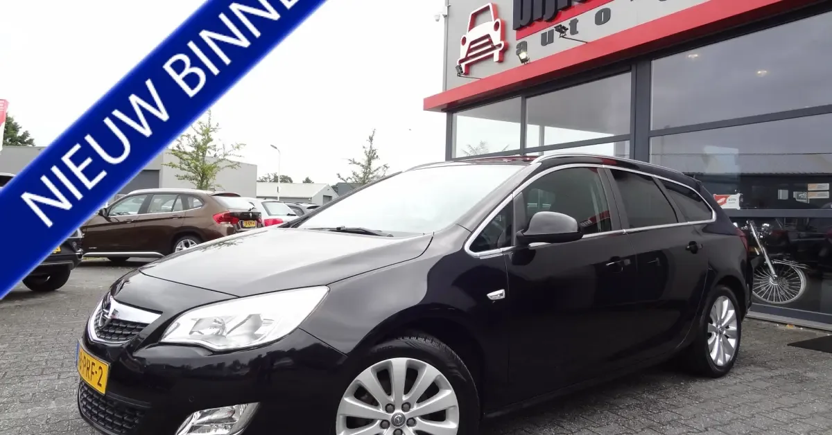 Opel Astra (2011) — foto 1