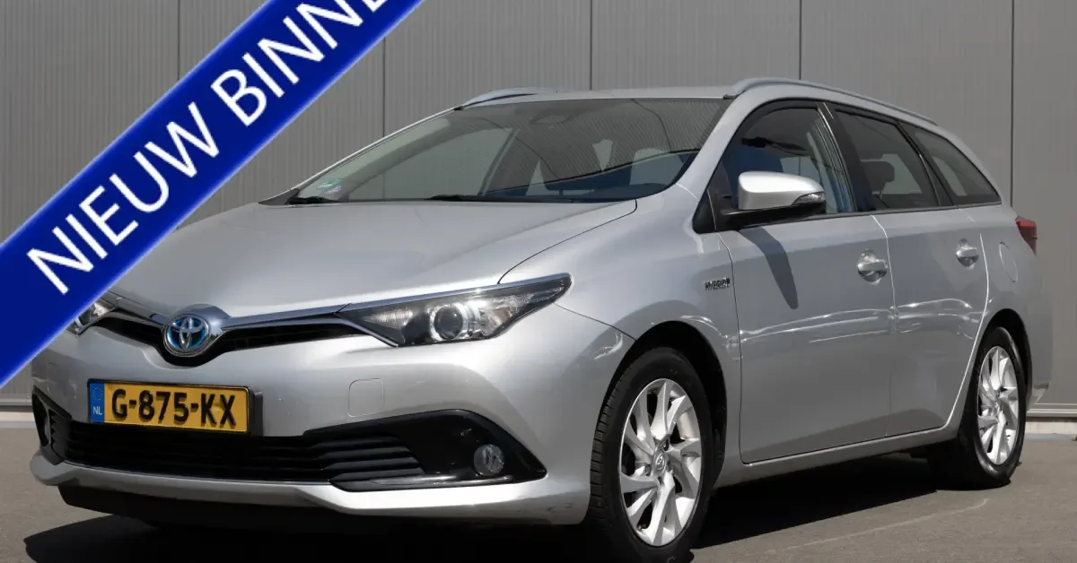Toyota Auris (2017) — foto 1