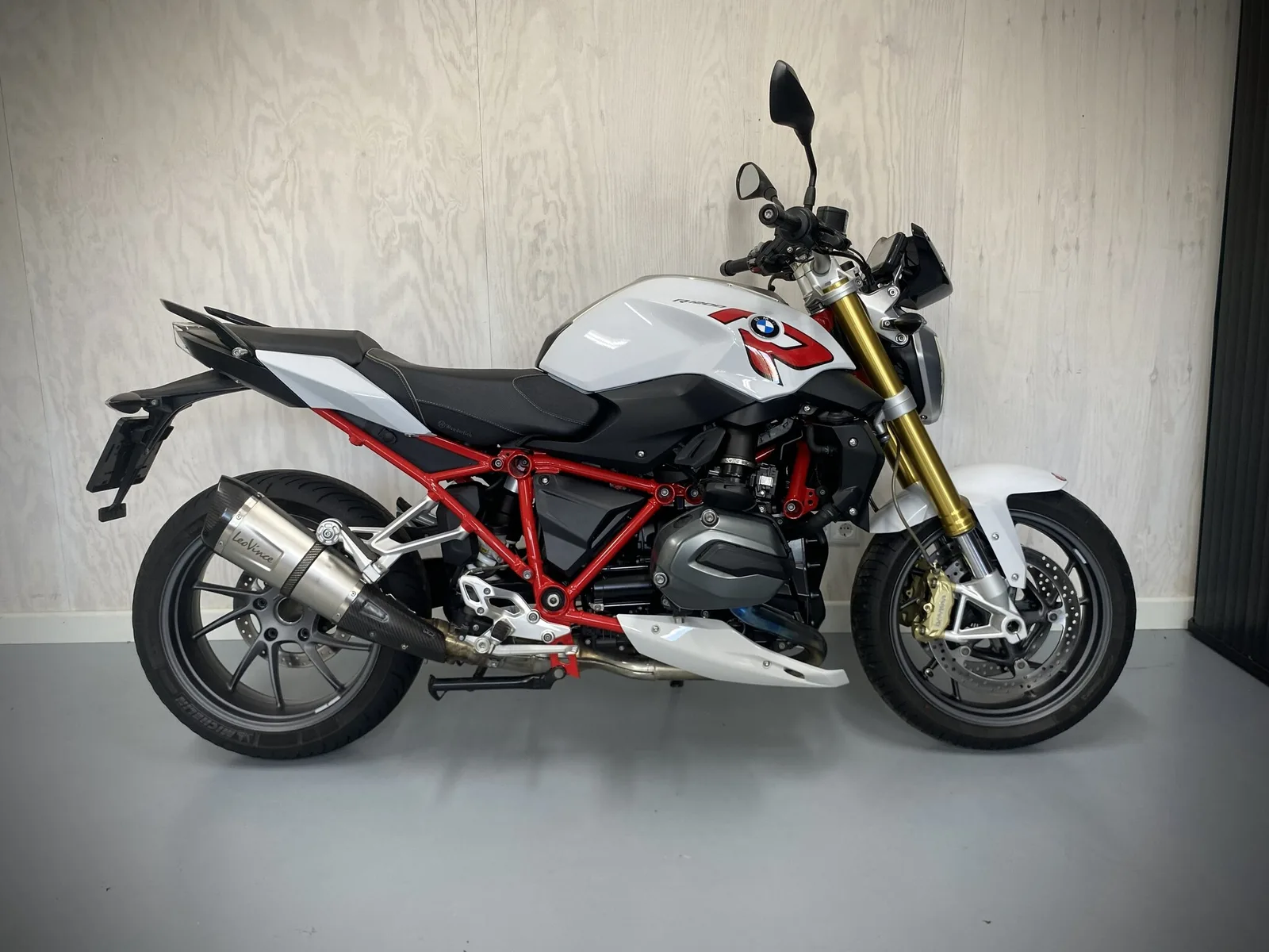 BMW R 1200 R (2015) — foto 1