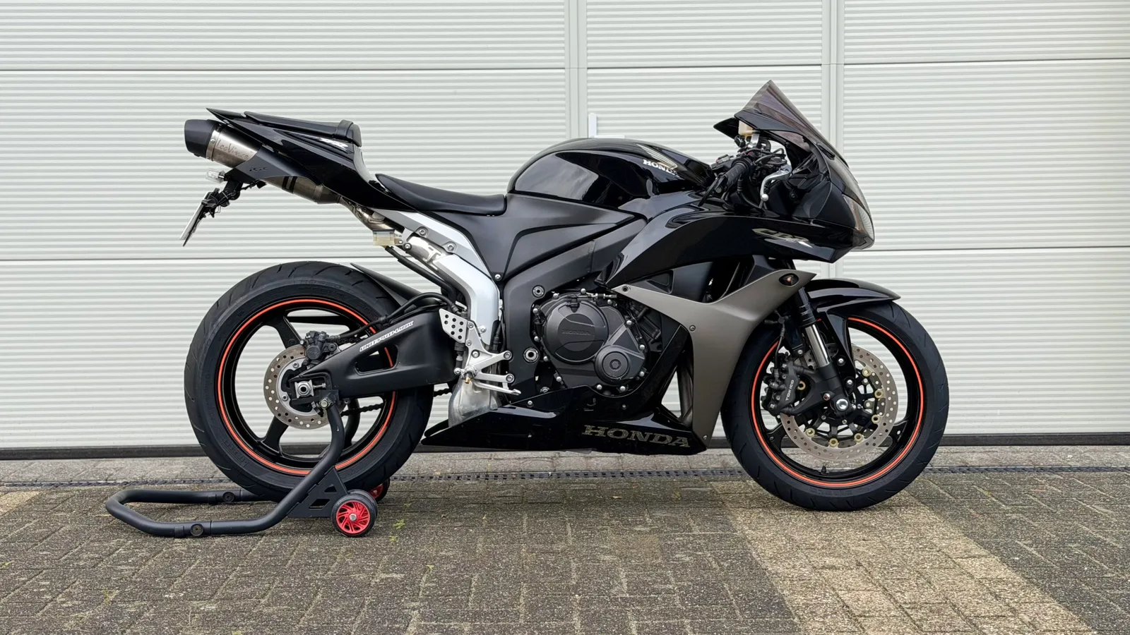 Honda CBR 600 RR (2008) — foto 1