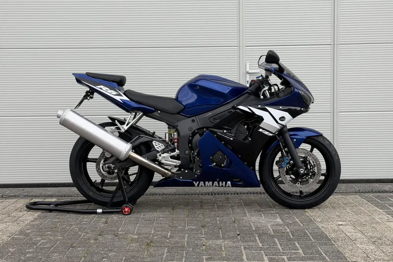 Yamaha R6 (2002)