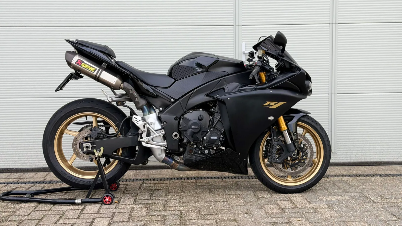 Yamaha YZF-R1 (2009) — foto 1