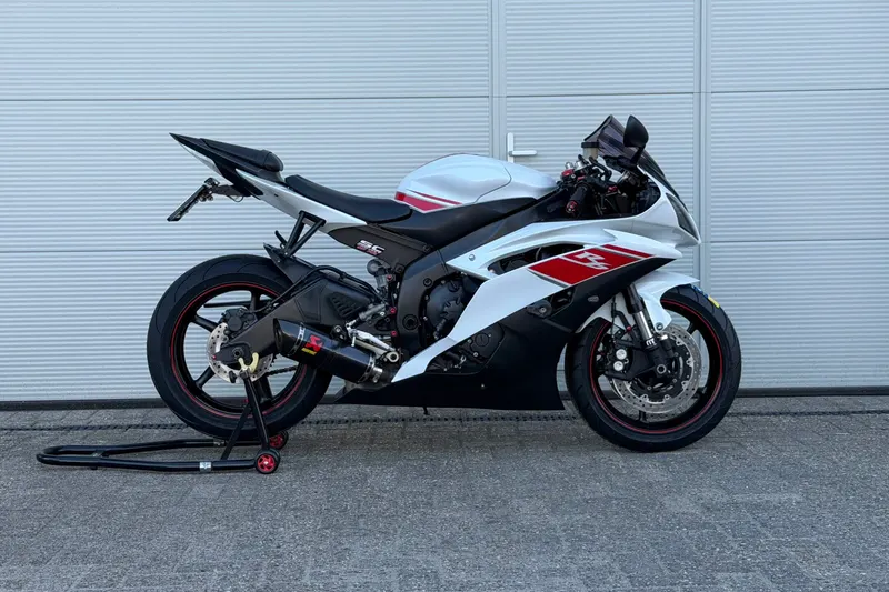 Yamaha R6 (2009)