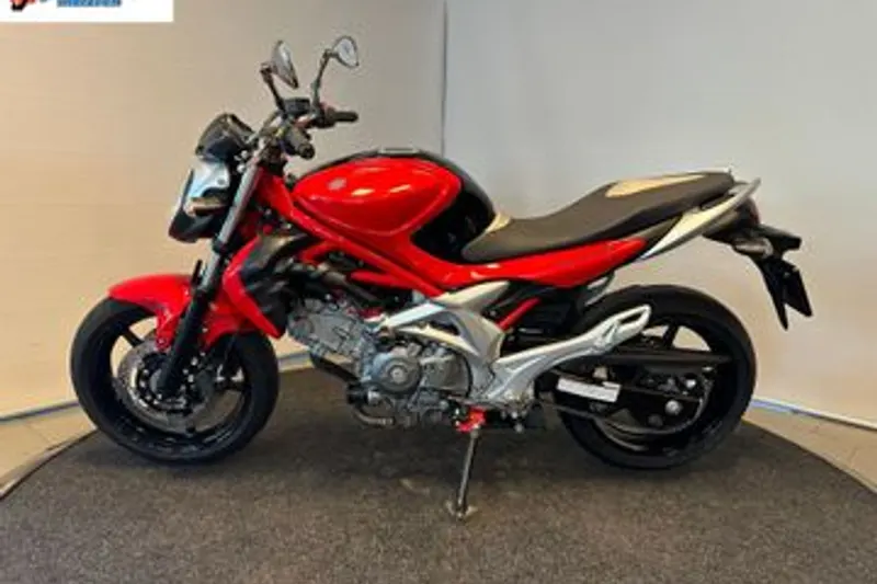 Suzuki SFV 650 Gladius (2011)