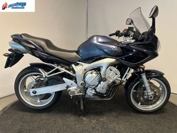 Yamaha FZ6 Fazer (2004) — foto 1