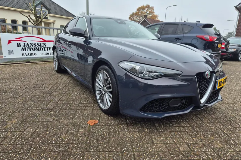 Alfa Romeo Giulia (2017)