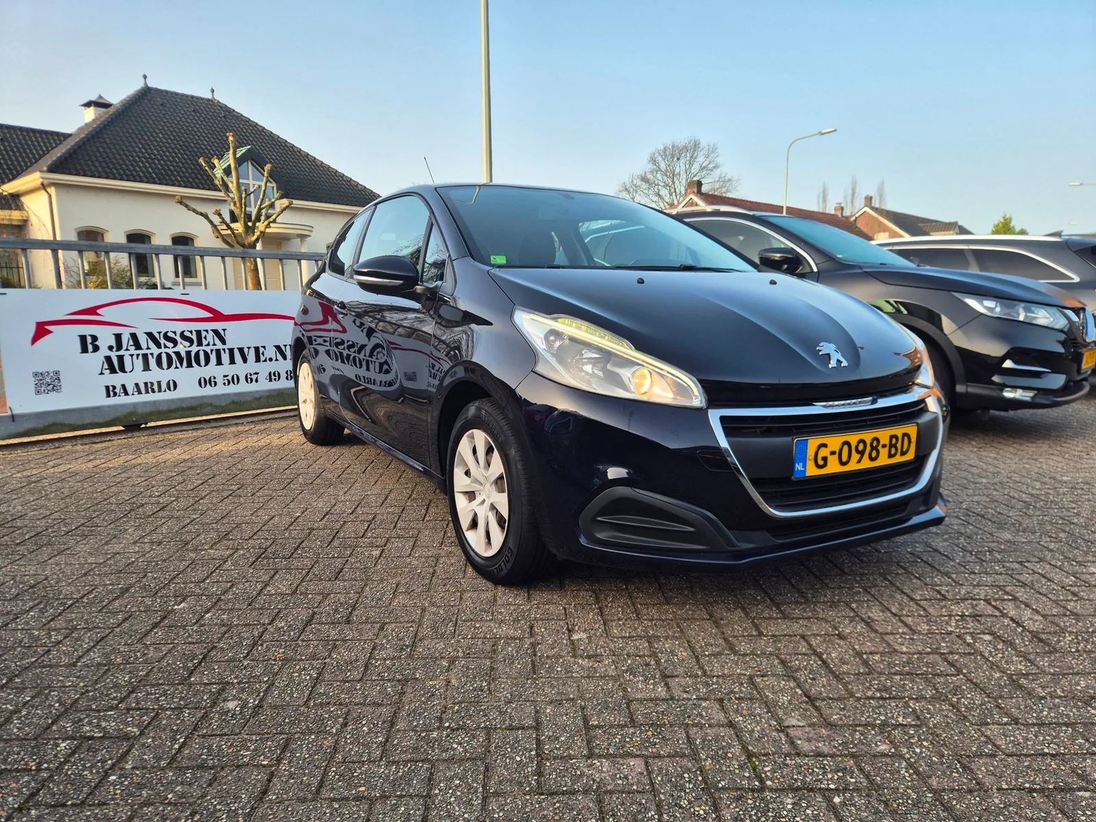 Peugeot 208 (2015) — foto 1