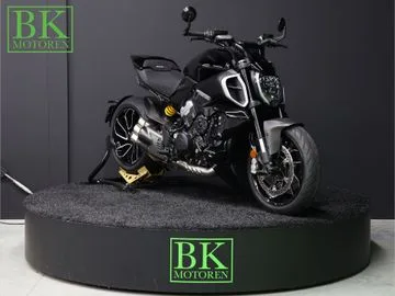 DUCATI DIAVEL (2023) — foto 1