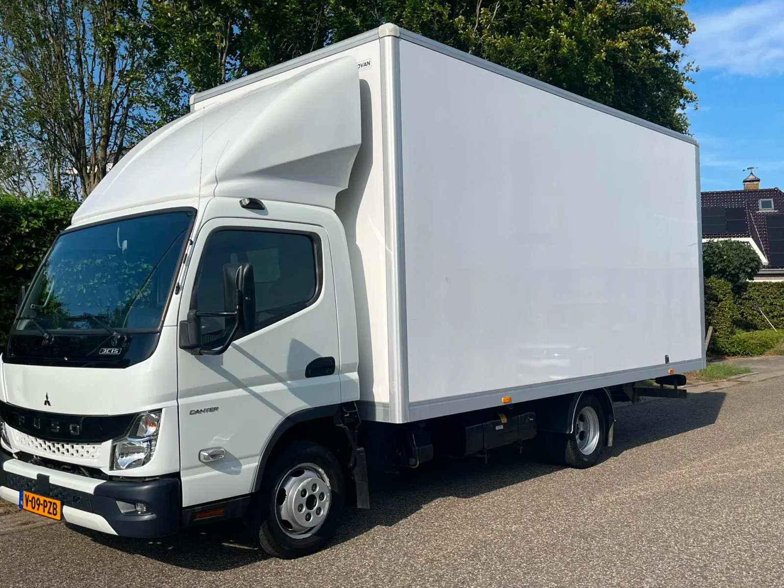 FUSO Canter (2023) — foto 1