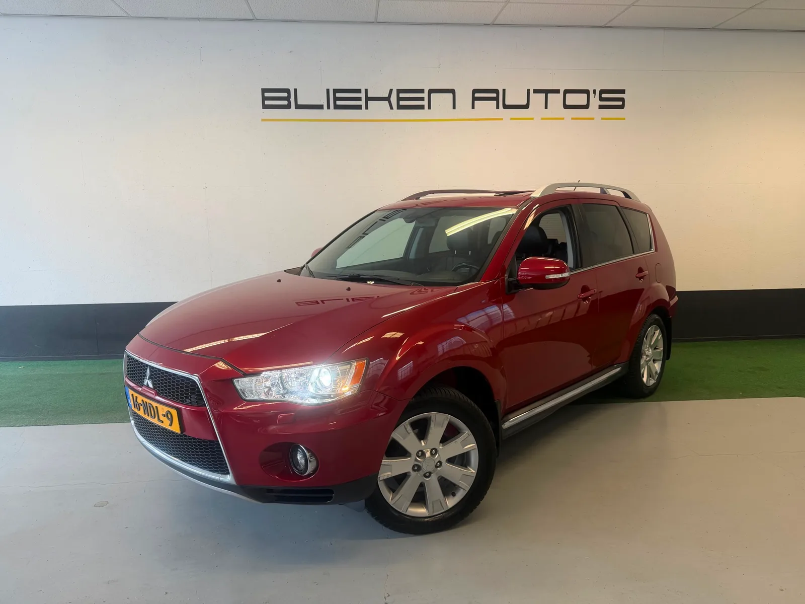 Mitsubishi Outlander (2010) — foto 1
