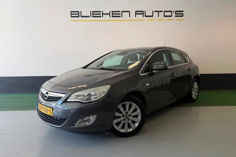 Opel Astra (2011)