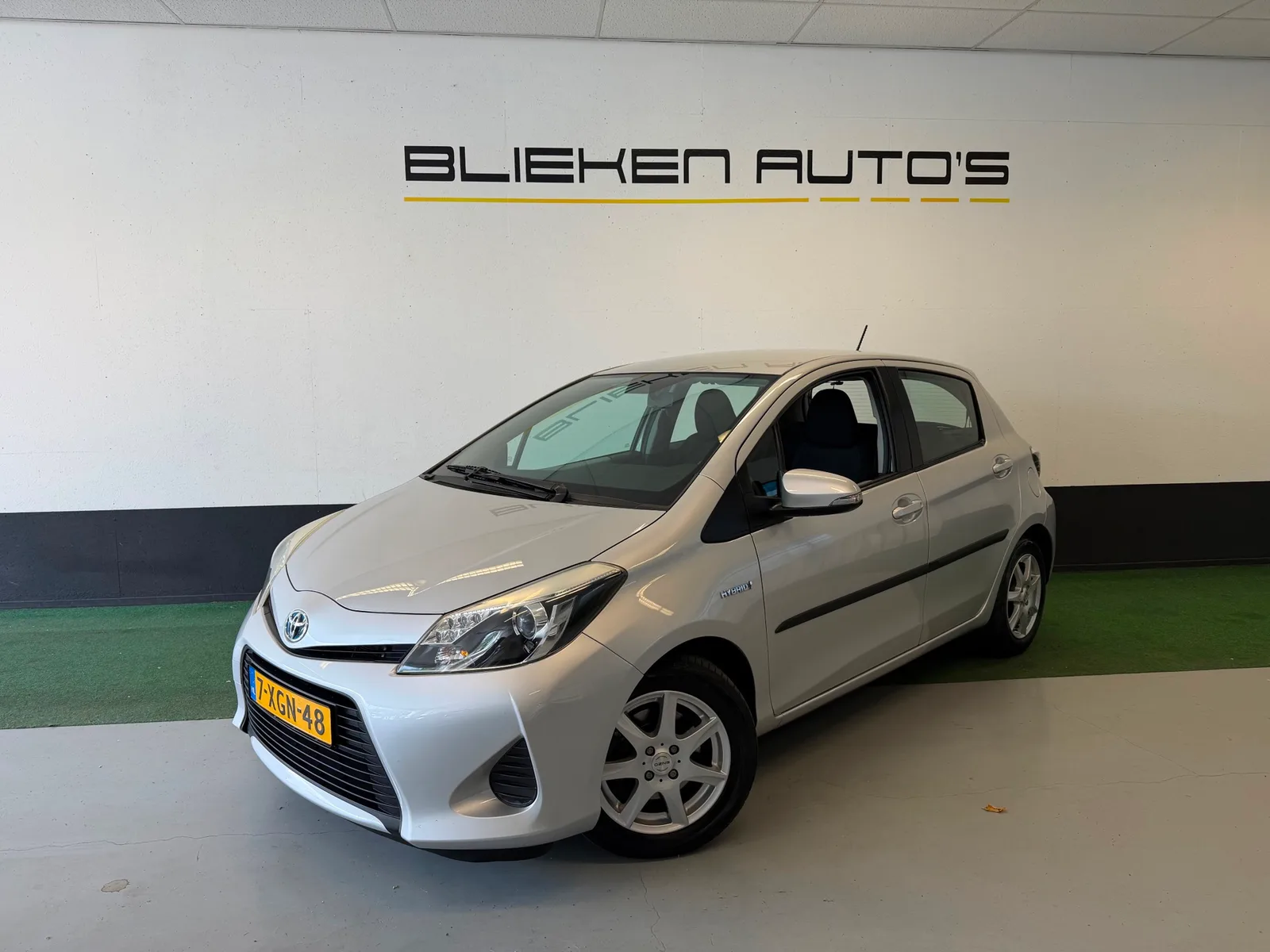 Toyota Yaris (2014) — foto 1