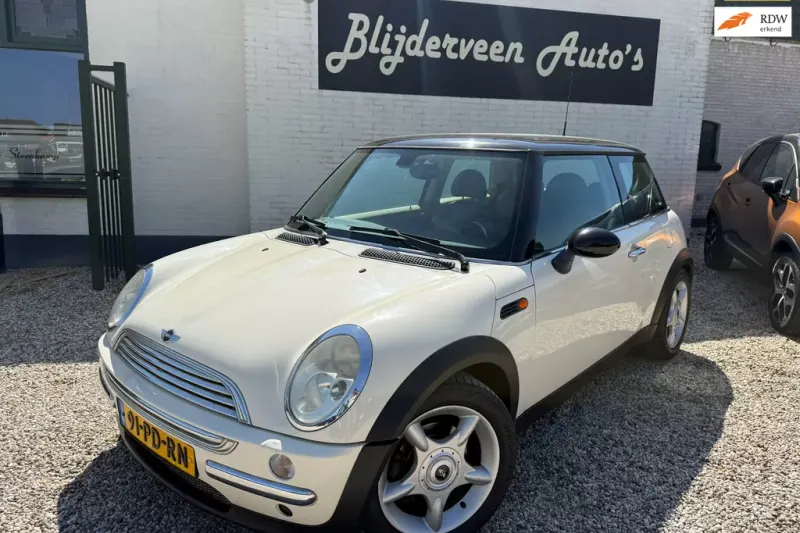 MINI Cooper (2004)