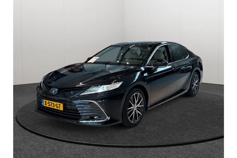 Toyota Camry (2023)