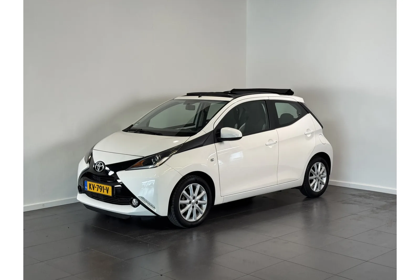 Toyota Aygo (2016) — foto 1