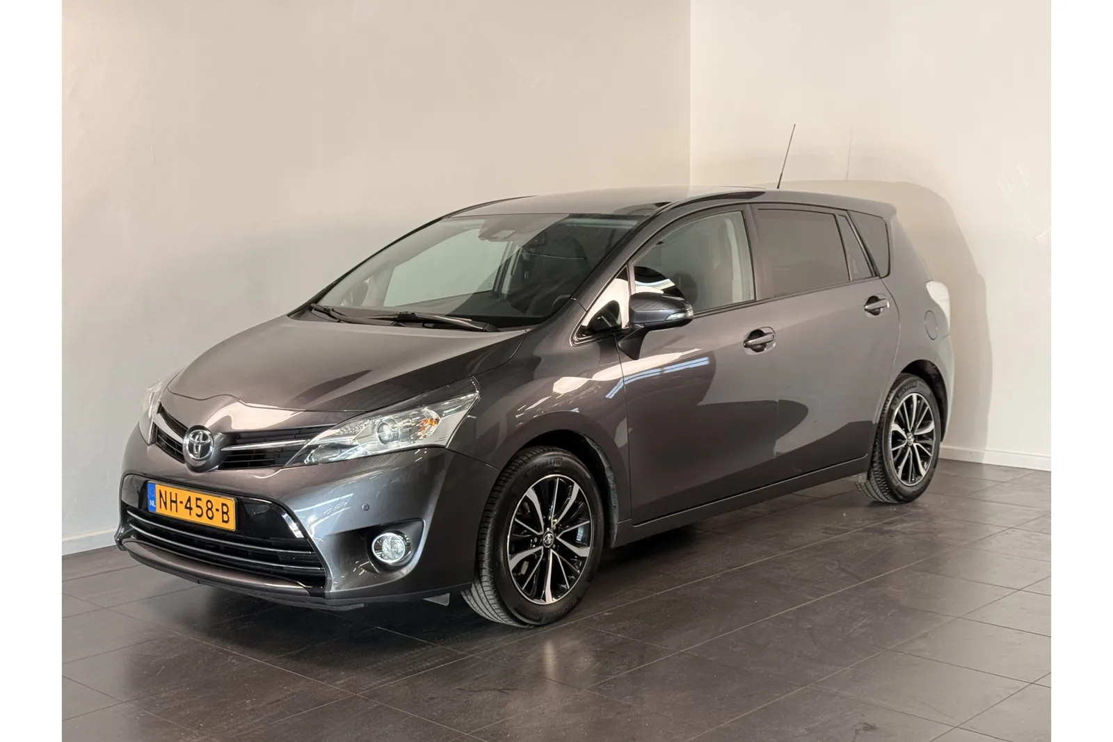 Toyota Verso (2017) — foto 1