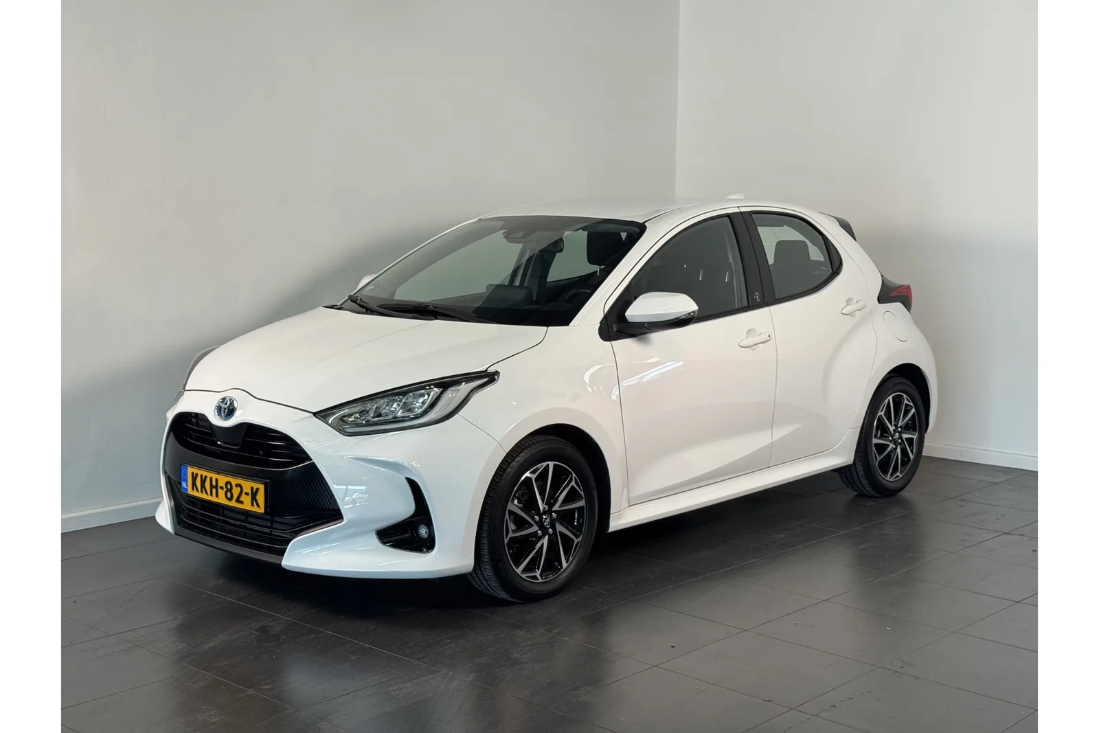 Toyota Yaris (2023) — foto 1