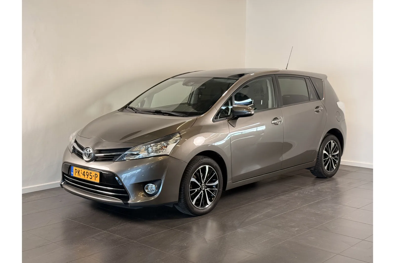 Toyota Verso (2017) — foto 1