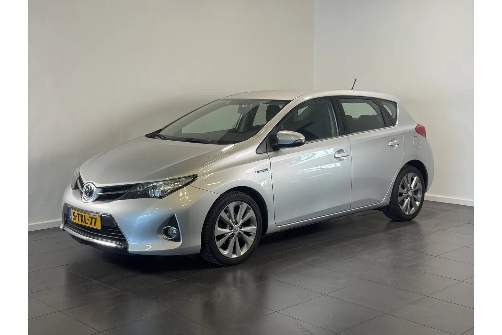 Toyota Auris (2013) — foto 1