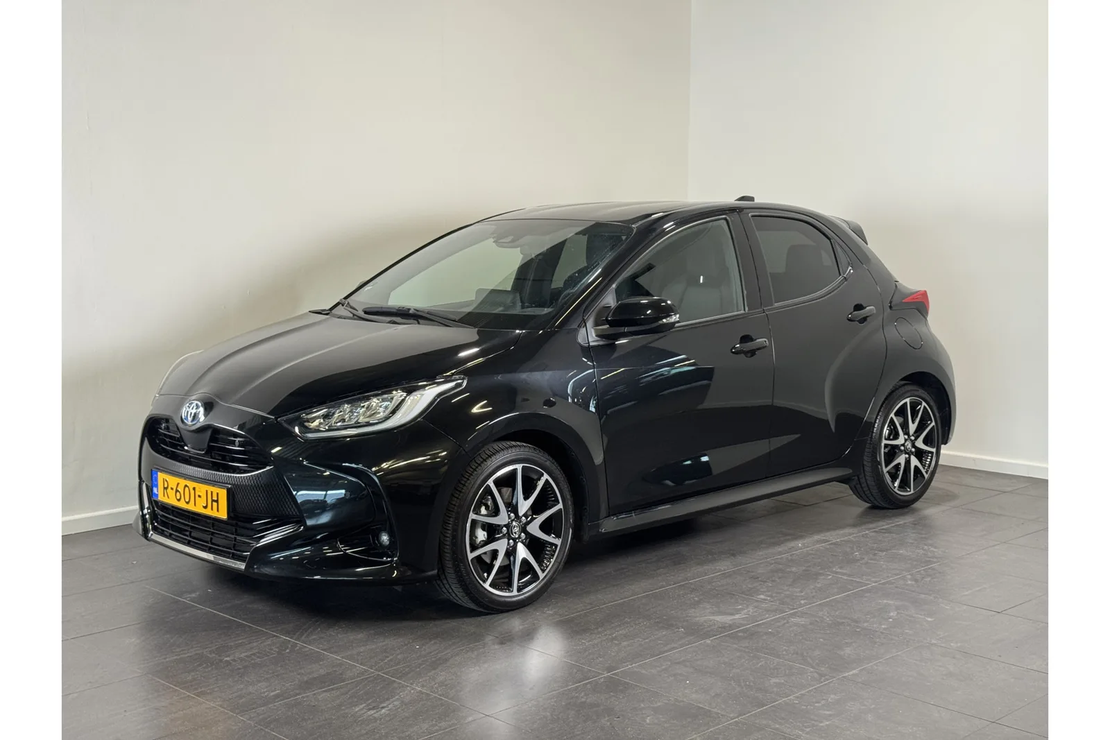 Toyota Yaris (2022) — foto 1
