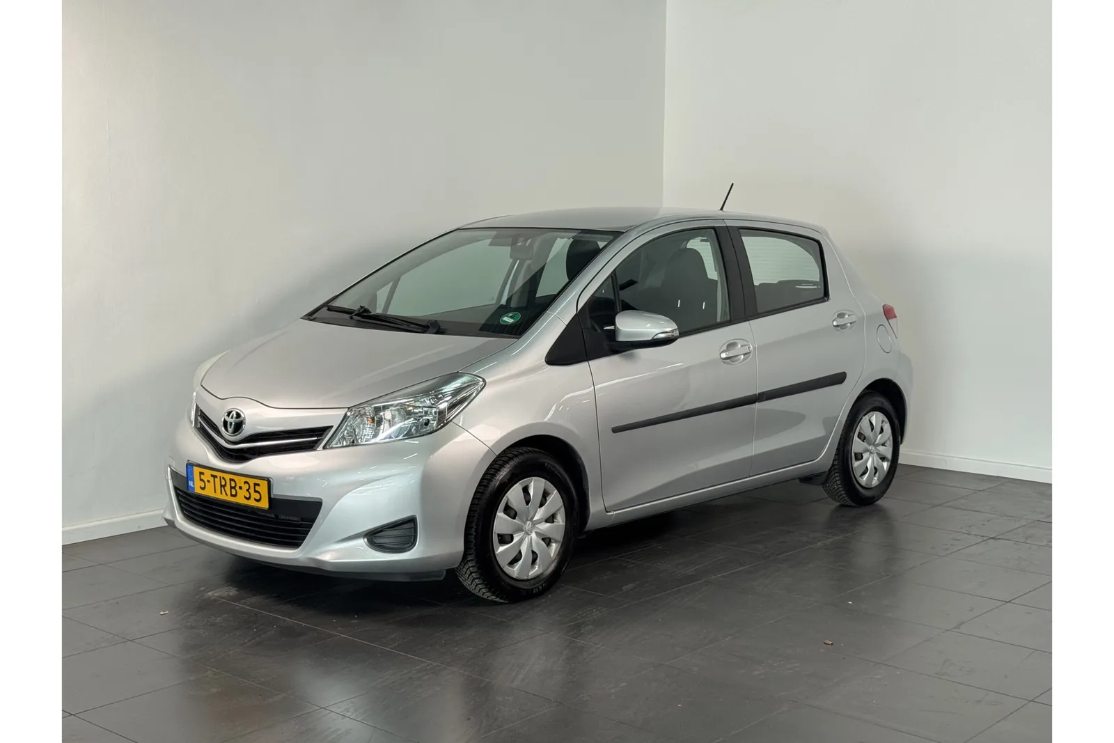 Toyota Yaris (2014) — foto 1
