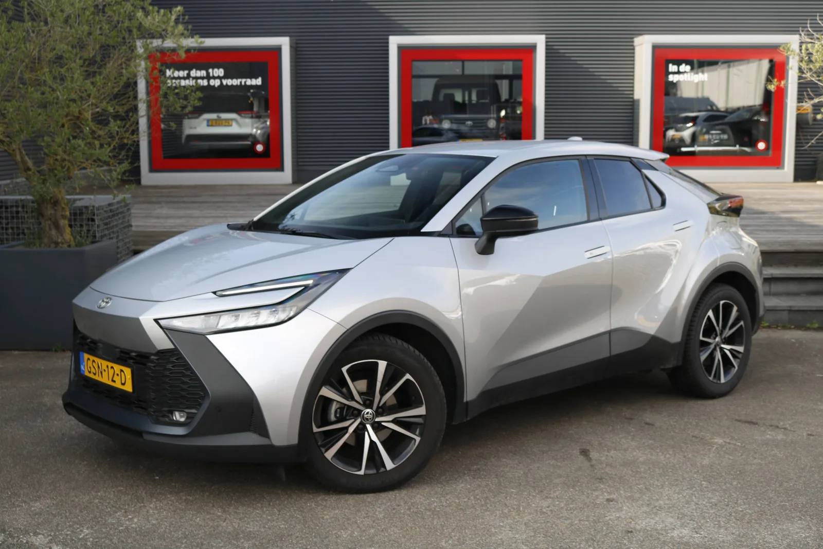 Toyota C-HR (2024) — foto 1