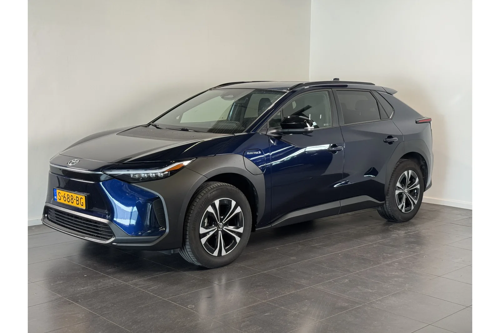 Toyota bZ4X (2023) — foto 1