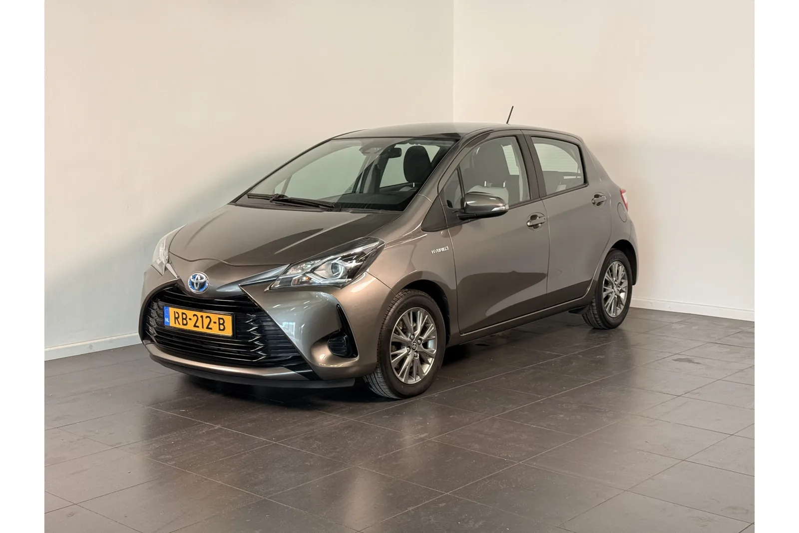 Toyota Yaris (2017) — foto 1