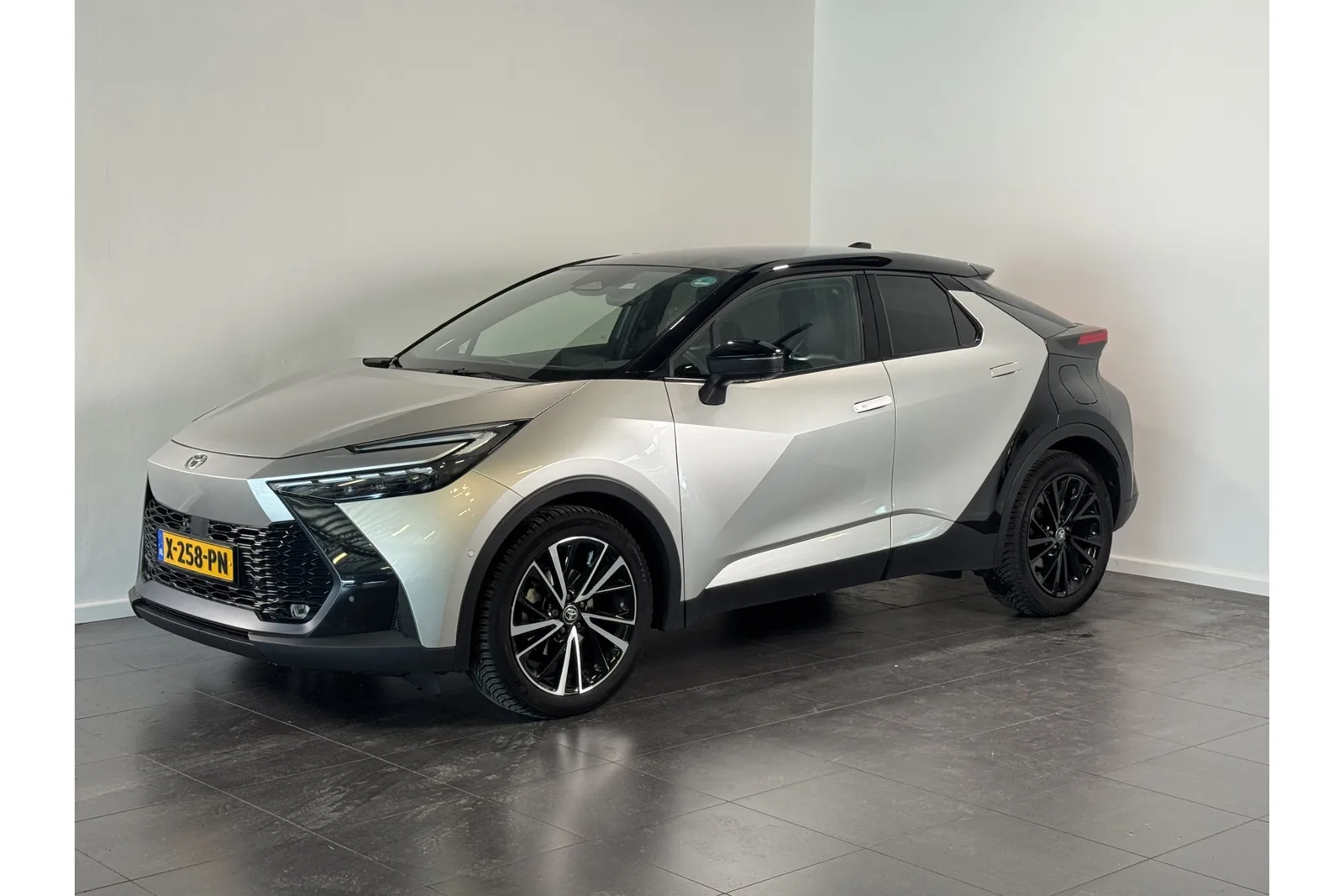 Toyota C-HR (2024) — foto 1