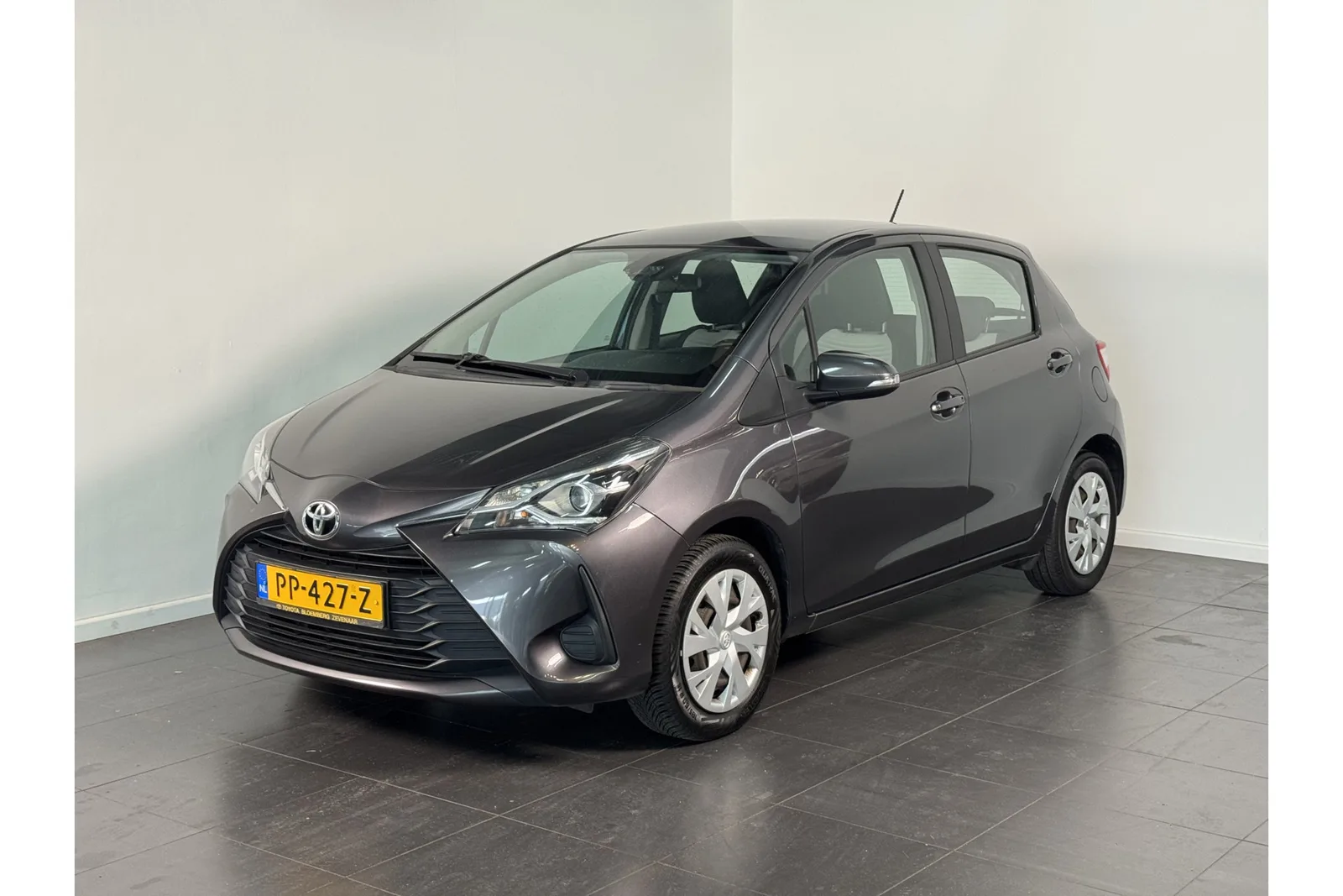 Toyota Yaris (2017) — foto 1