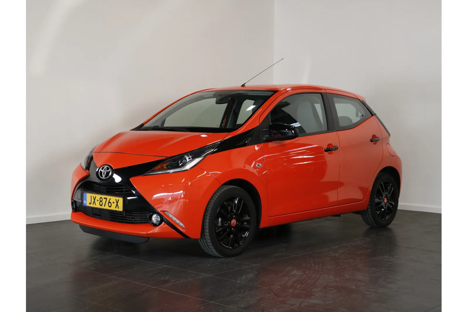 Toyota Aygo (2015) — foto 1