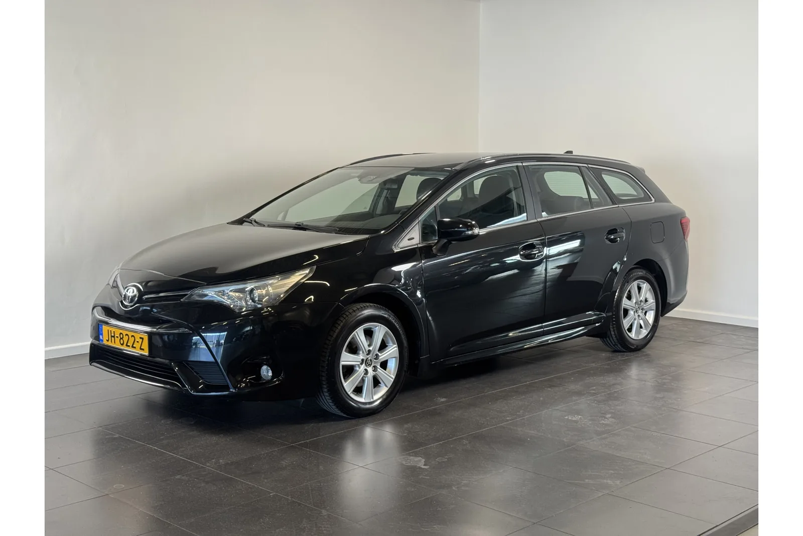 Toyota Avensis (2016) — foto 1