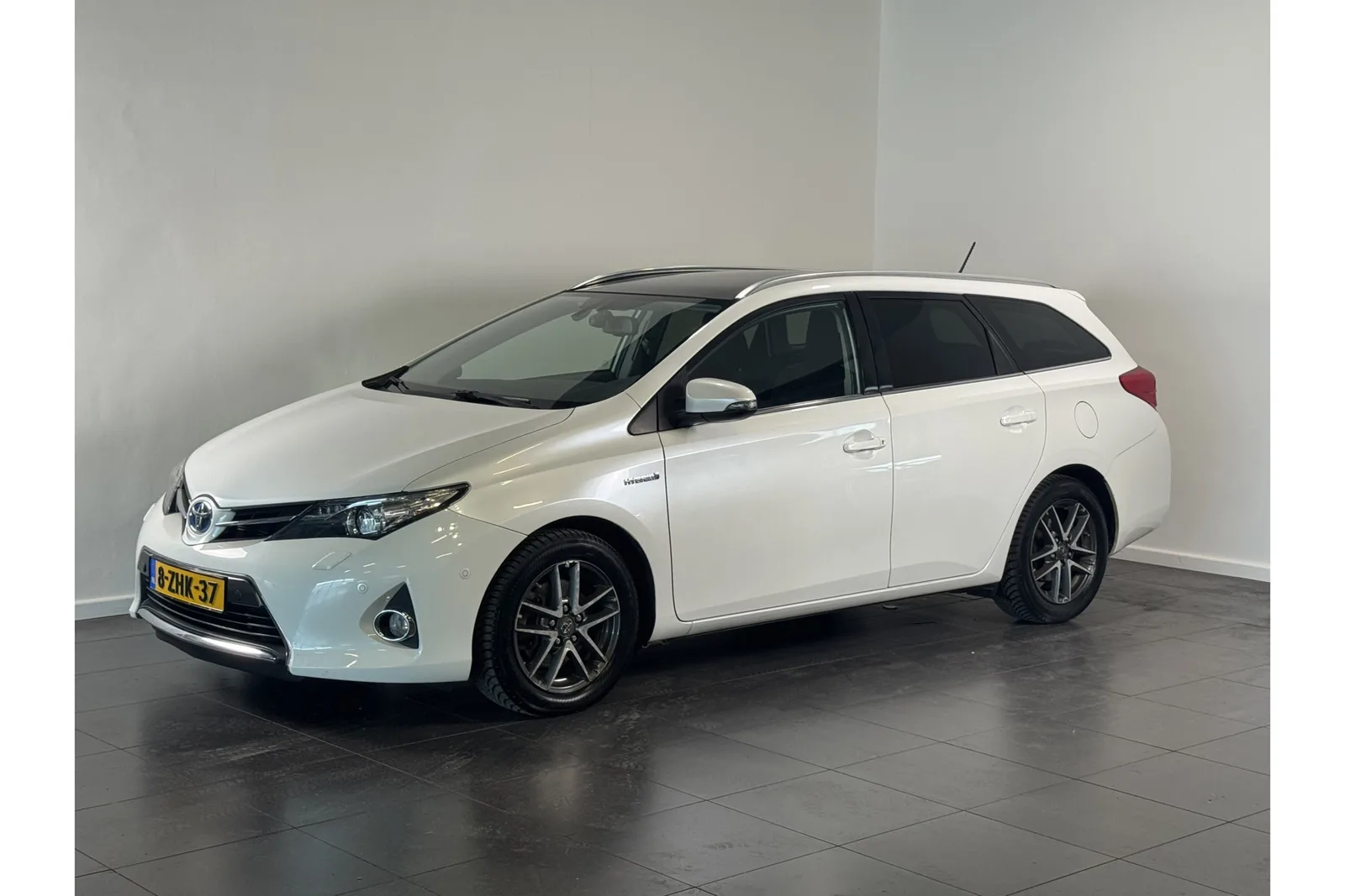 Toyota Auris (2014) — foto 1