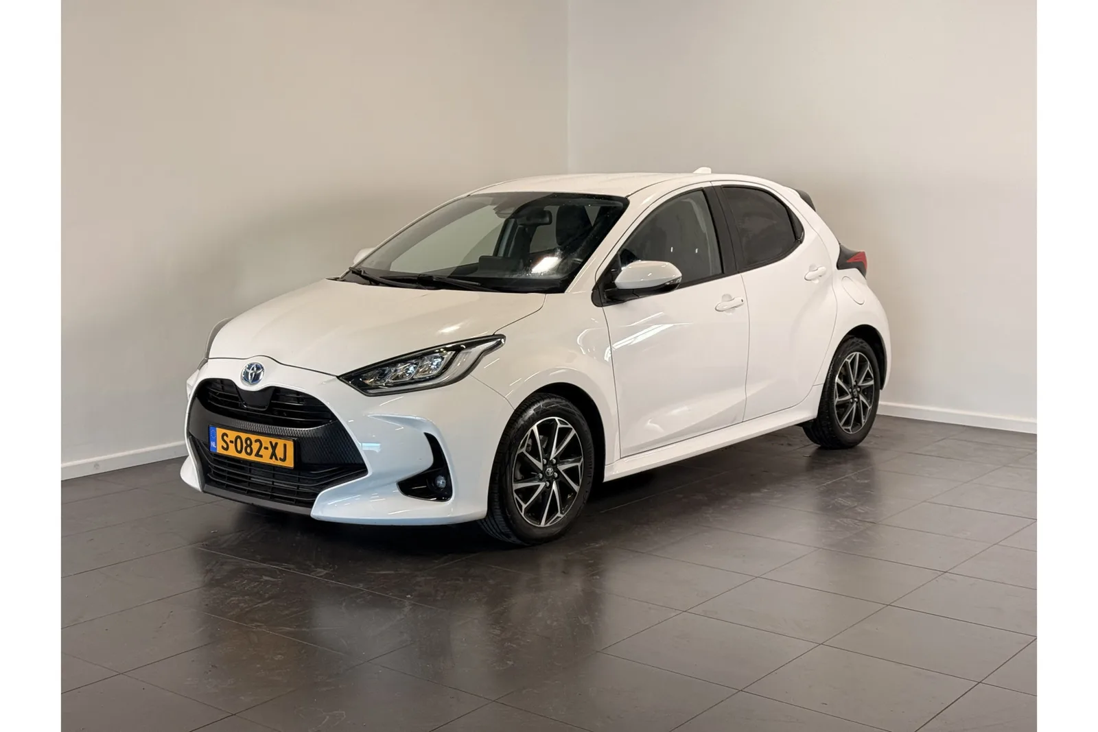 Toyota Yaris (2023) — foto 1