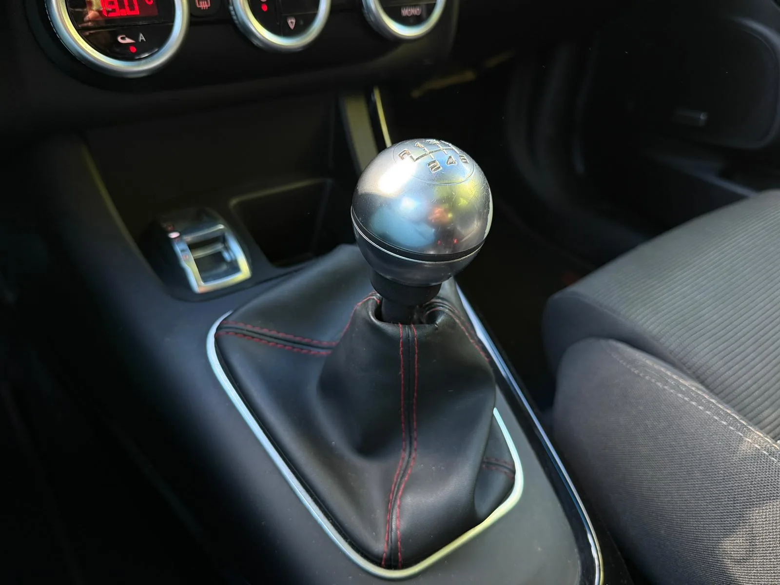 Alfa Romeo Giulietta (2011) — foto 1