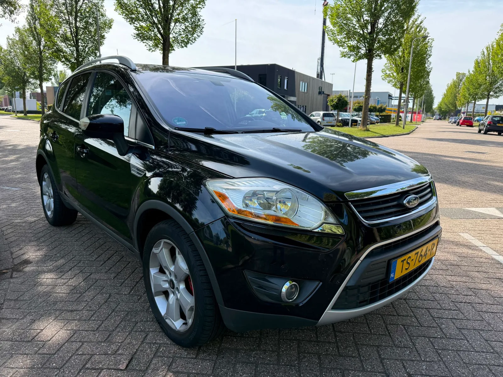 Ford Kuga (2010) — foto 1