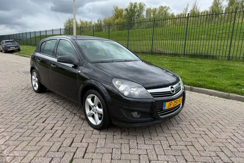 Opel Astra (2009)