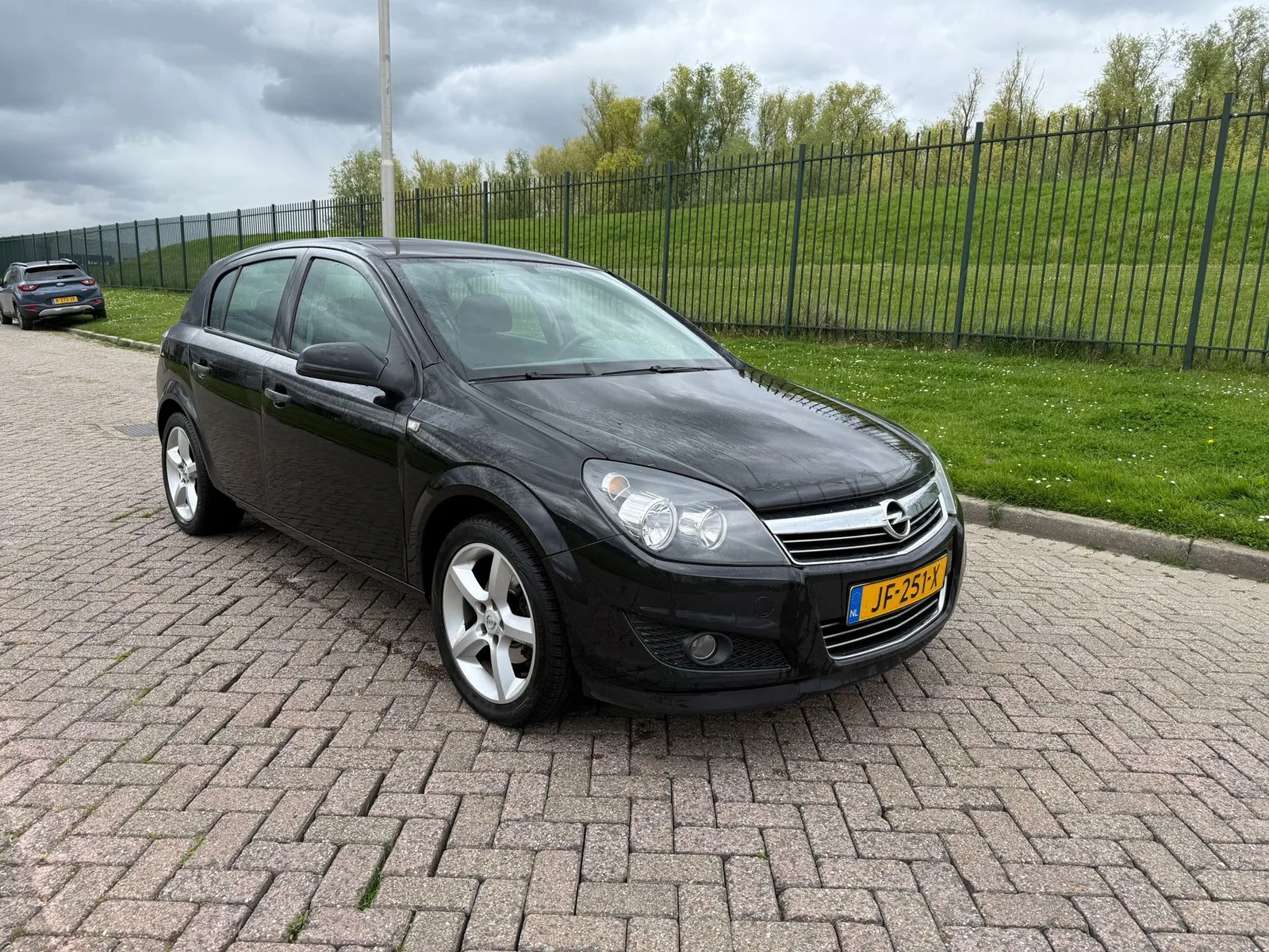 Opel Astra (2009) — foto 1