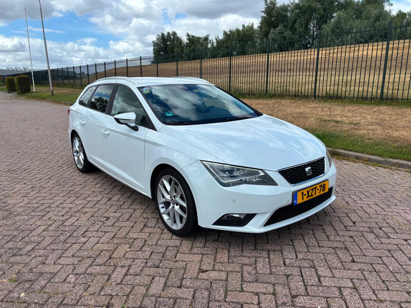 SEAT Leon (2014) — foto 1