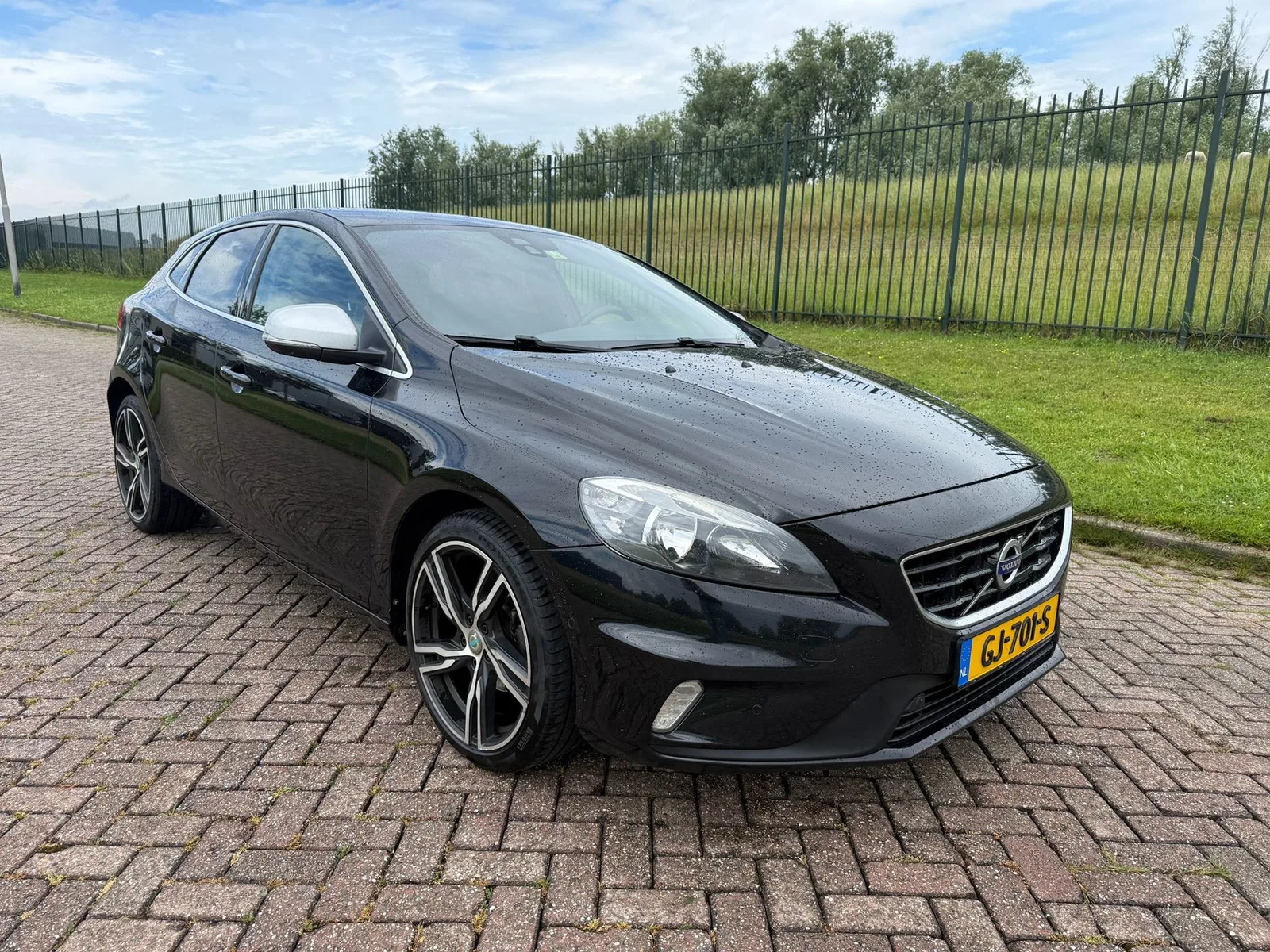 Volvo V40 (2015) — foto 1