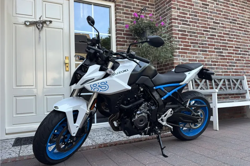 Suzuki GSX-8S (2024)