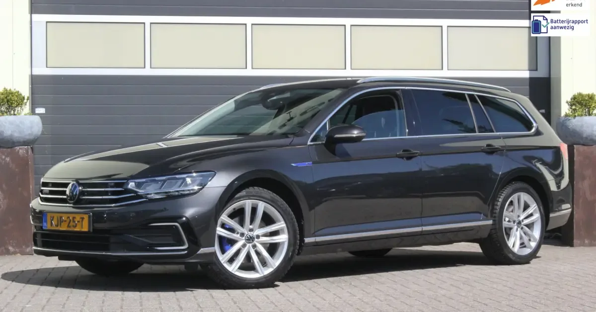 Volkswagen Passat (2022) — foto 1