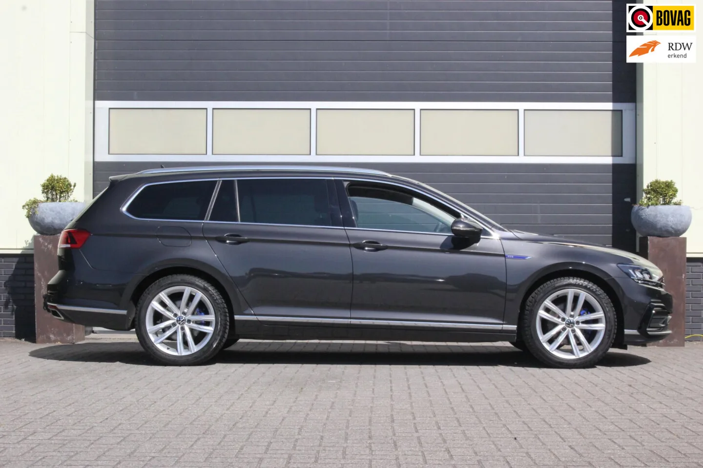 Volkswagen Passat (2022) — foto 1