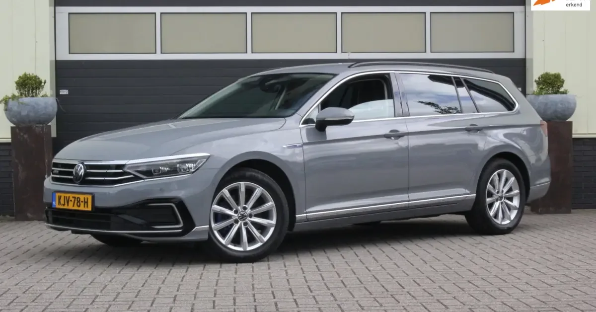 Volkswagen Passat (2022) — foto 1