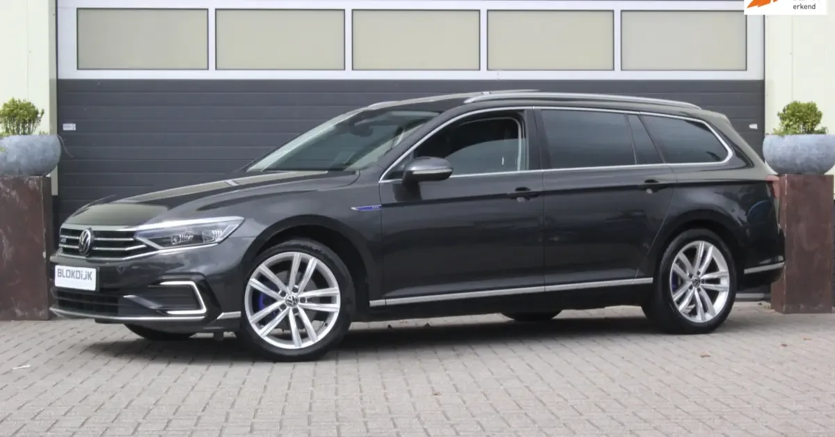 Volkswagen Passat (2022) — foto 1