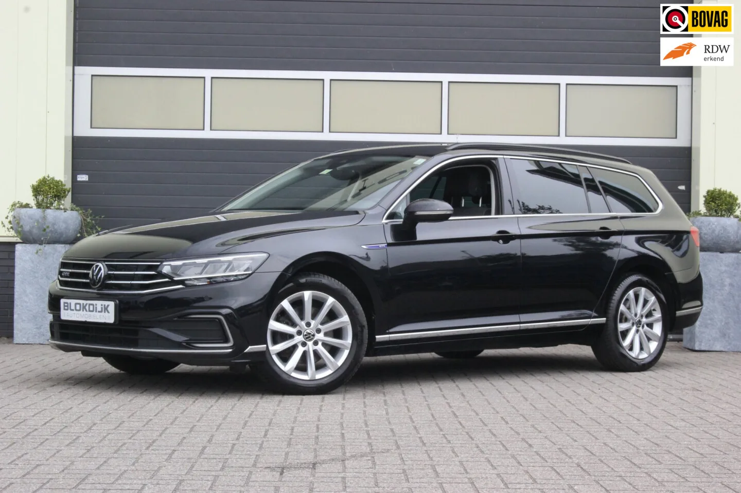 Volkswagen Passat (2022) — foto 1