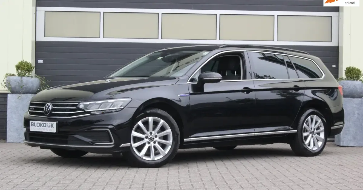 Volkswagen Passat (2022) — foto 1