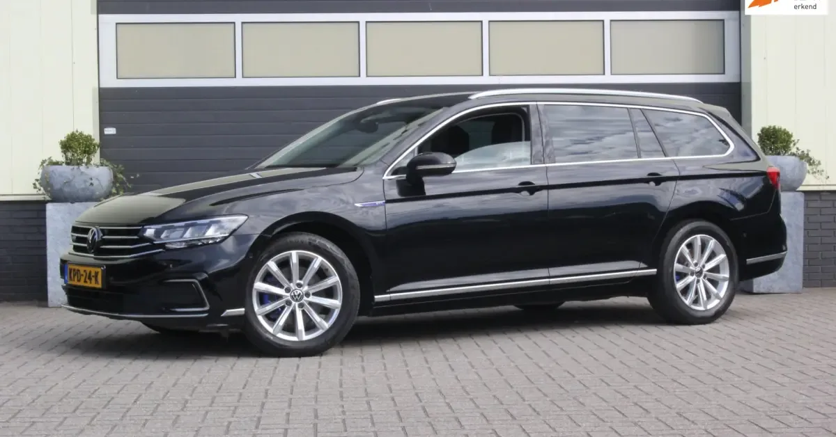 Volkswagen Passat (2022) — foto 1